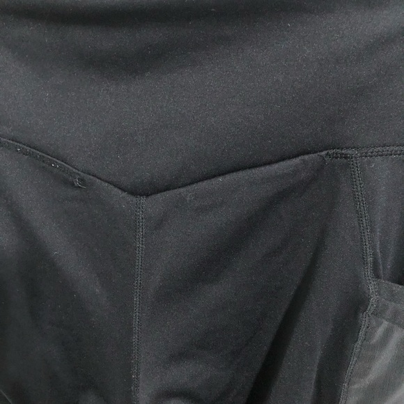 High Rise Fabletics Mesh Panel Pocket 7/8 Leggings - Picture 12 of 14